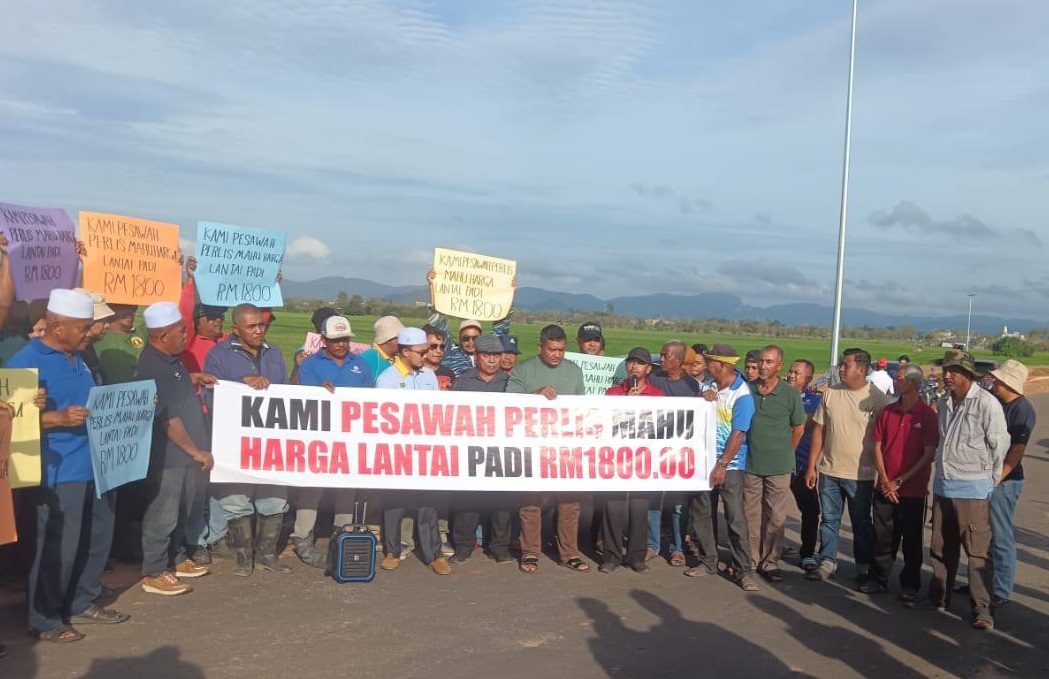 Ketika 1,000 pesawah sedia berhimpun di Putrajaya, PM minta tangguh kerana ada Presiden Indonesia