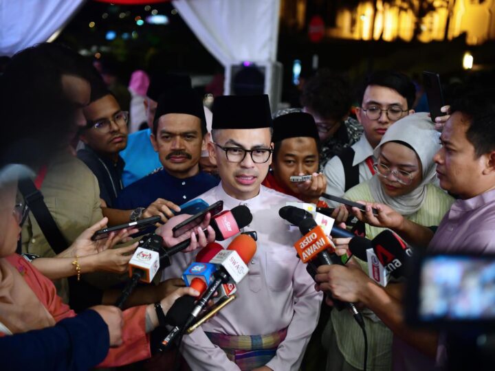 ‘Bukan bailout,’ ia pelaburan strategik – Fahmi pertahan suntikan RM1.1 bilion kerajaan dalam Sapura