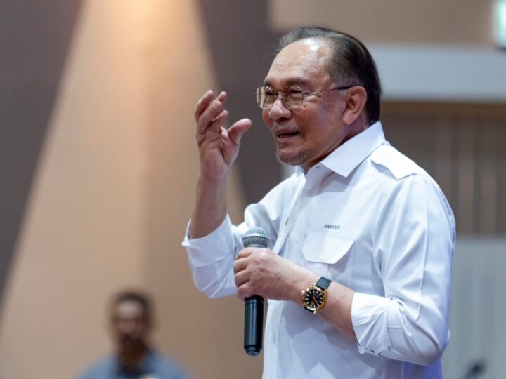 Peguam waris Tun Daim pertikai kenapa polis tidak siasat Anwar, Azam dakwaan laporan Bloomberg?