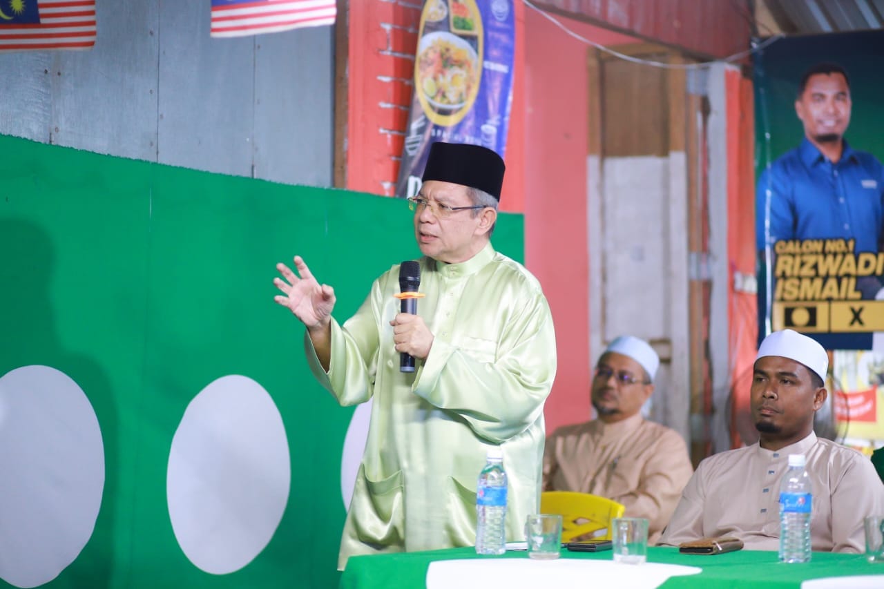 Saifuddin beritahu kerajaan GST, SST tak sama –  rakyat akan dibebani ‘penyakit ekonomi 3 serangkai’ tidak lama lagi