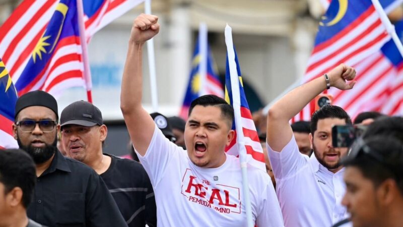 Bendera terbalik: Akmal Saleh mengaku tidak bersalah timbul kegentaran awam di mahkamah