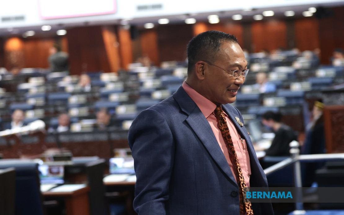 Wakil rakyat Pendang digantung lagi, kali ini kerana cabar MP bertumbuk di luar Parlimen