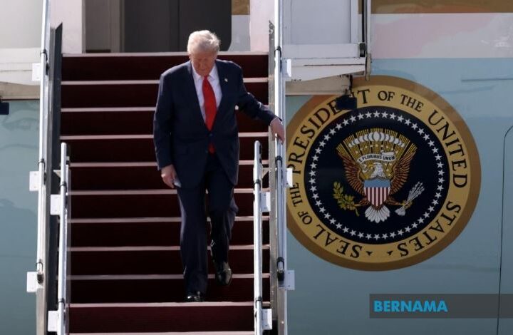 Presiden Donald Trump tiba di Malaysia sempena Sidang Kemuncak ASEAN Ke-47
