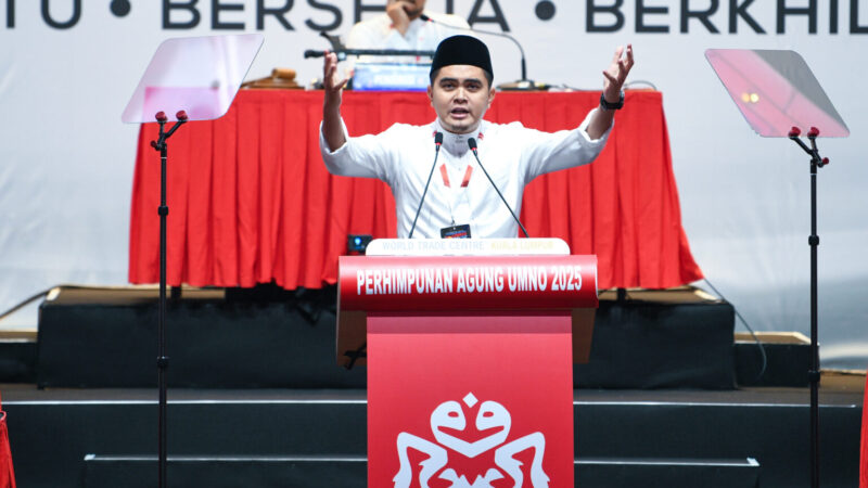 “Kalau dengan DAP boleh bekerjasama, kenapa dengan PAS tak boleh?” – Akmal cabar UMNO