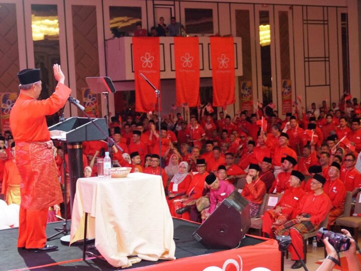 BERSATU semakin parah: 11 Bahagian Johor umum bubar serta-merta