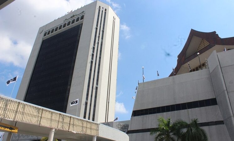 Arah GLC ambil anak bekerja, Exco Terengganu didakwa esok