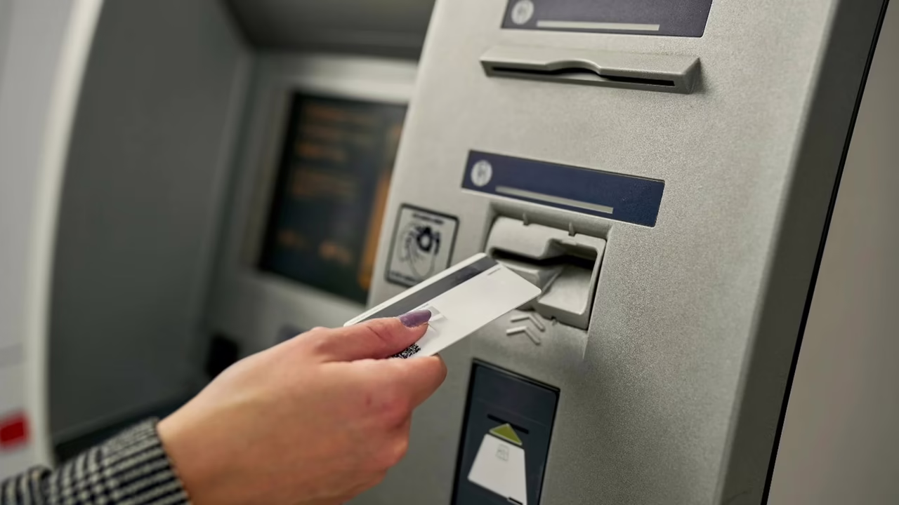 Pengeluaran tunai antara bank di ATM, SRM percuma mulai 1 Julai