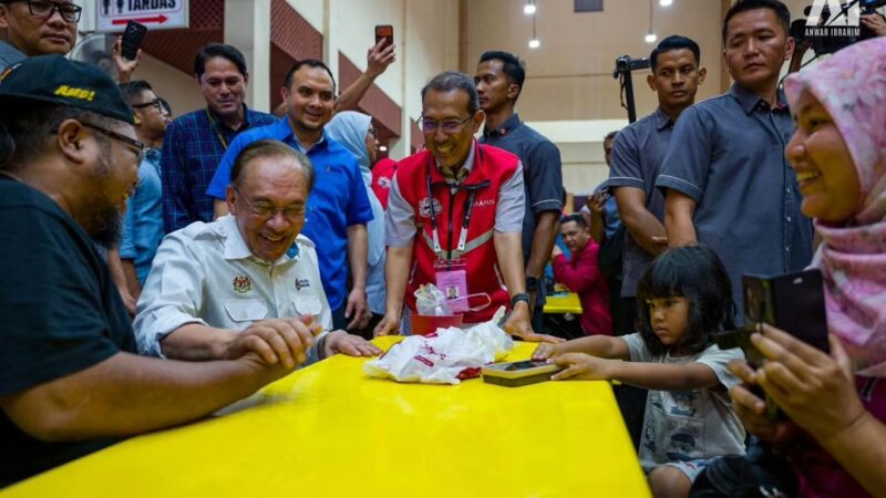 Anwar turun padang bantu kempen, calon PH Ampangan dapat suntikan semangat