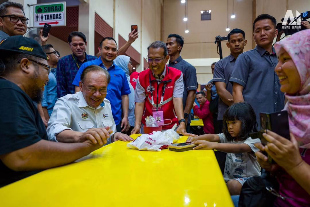 Anwar turun padang bantu kempen, calon PH Ampangan dapat suntikan semangat