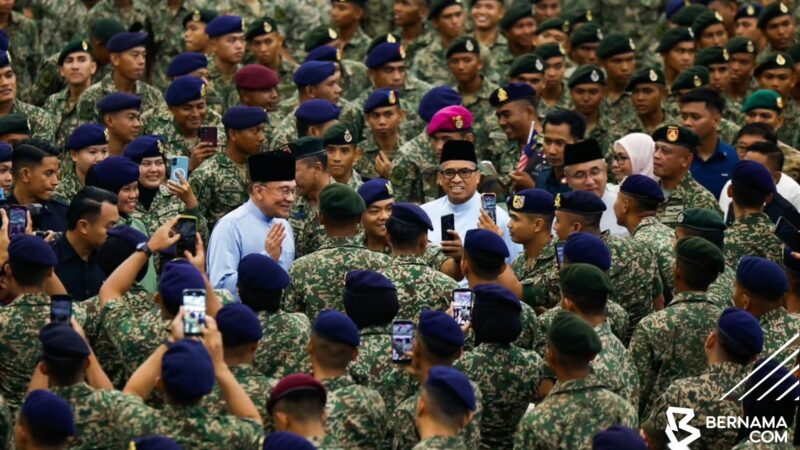 “Jangan fitnah saya.., jika ada apa-apa keterlanjuran, saya minta maaf,” kata PM Anwar