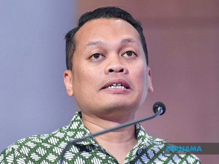 Kes khalwat: Nik Nazmi selesai beri keterangan di JAIS