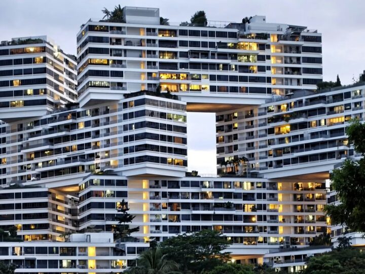 Ketika rakyat Malaysia ‘mengamuk’ bil lektrik naik,  Singapura umum tarif elektrik isi rumah turun 10.4 peratus